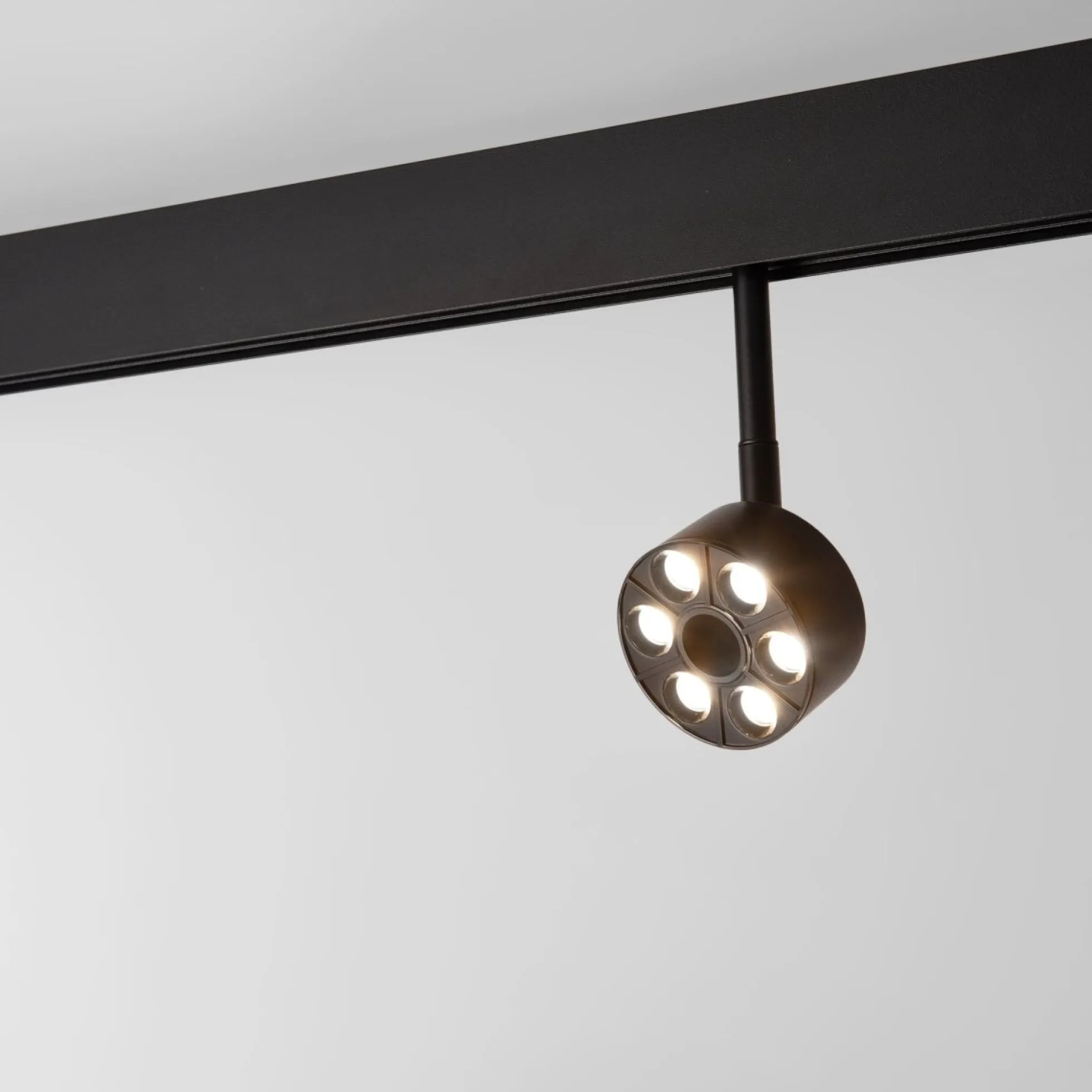 Luminaria circular LED para carril magnético 48V - Ø7cm - 6W - CRI90 - UGR18 - OSRAM