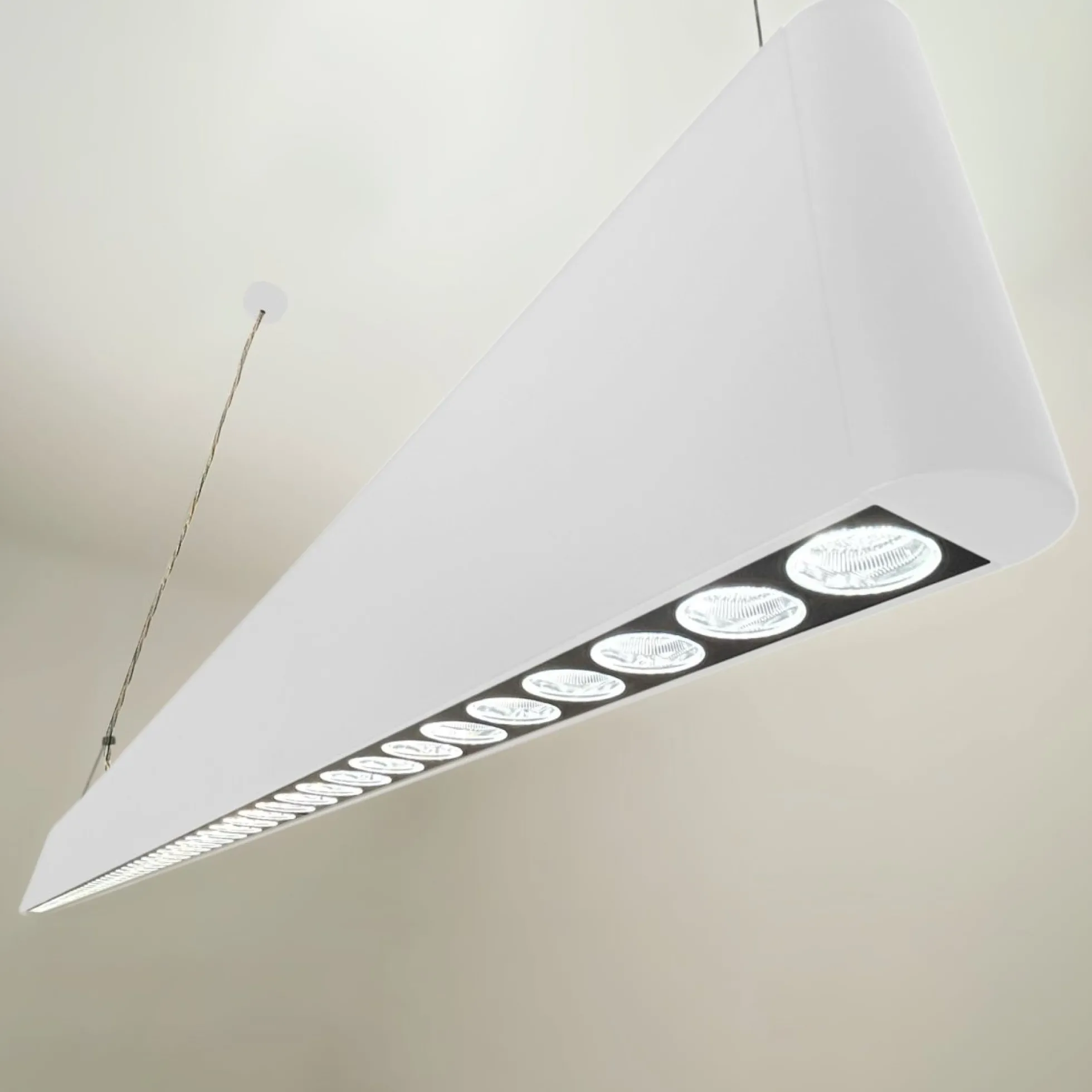 Luminaria lineal LED CCT - Bidireccional - Suspensión - Potencia ajustable 20W/30W/40W - 120cm - UGR 17