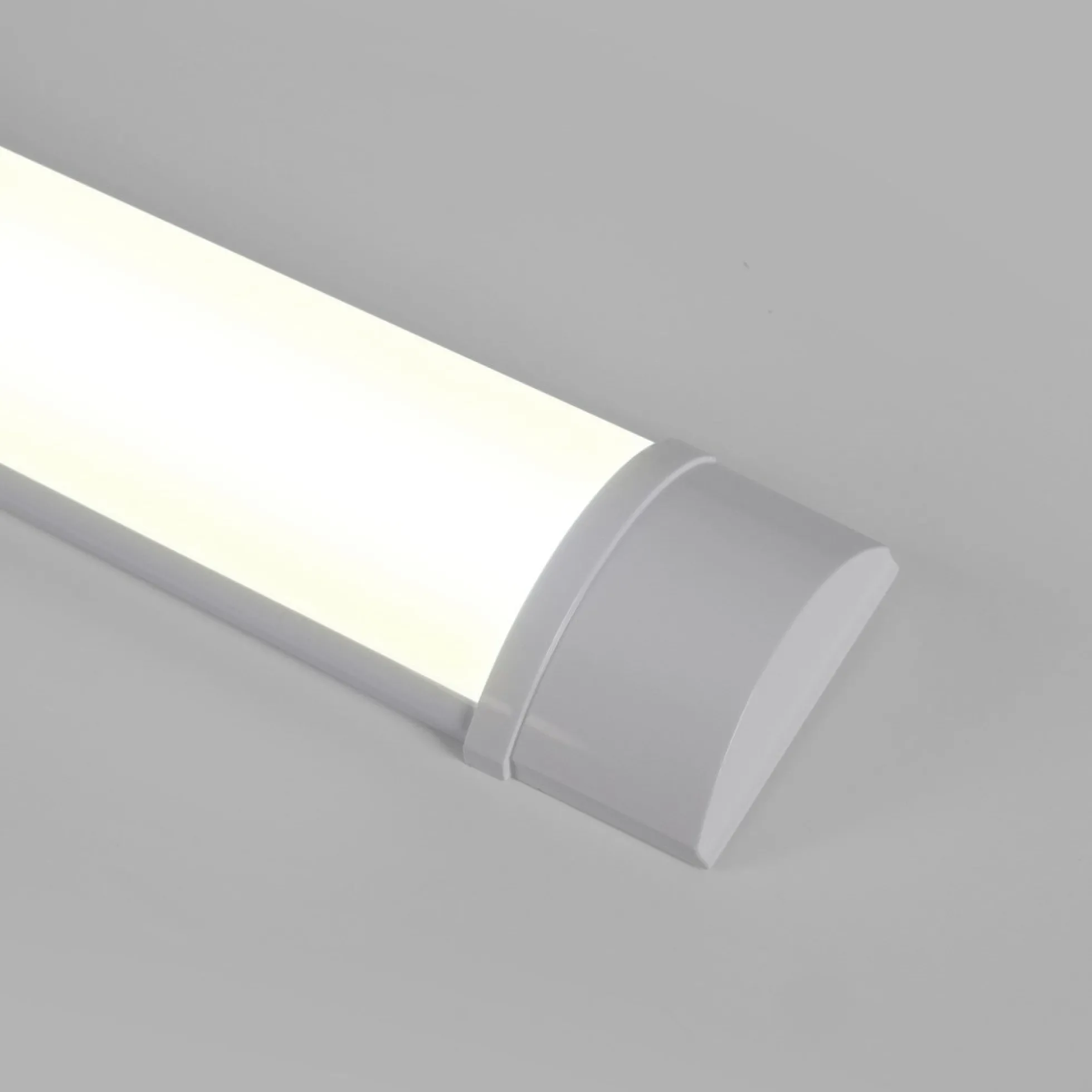 Luminaria lineal LED de alta potencia - 18W - 60cm - IP20
