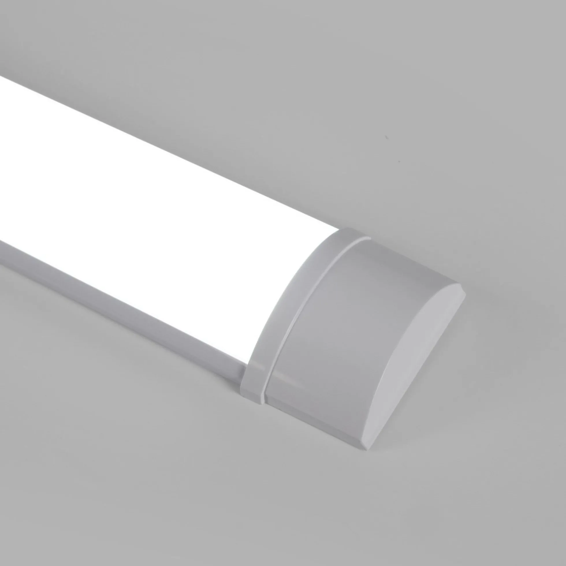 Luminaria lineal LED de alta potencia - 18W - 60cm - IP20