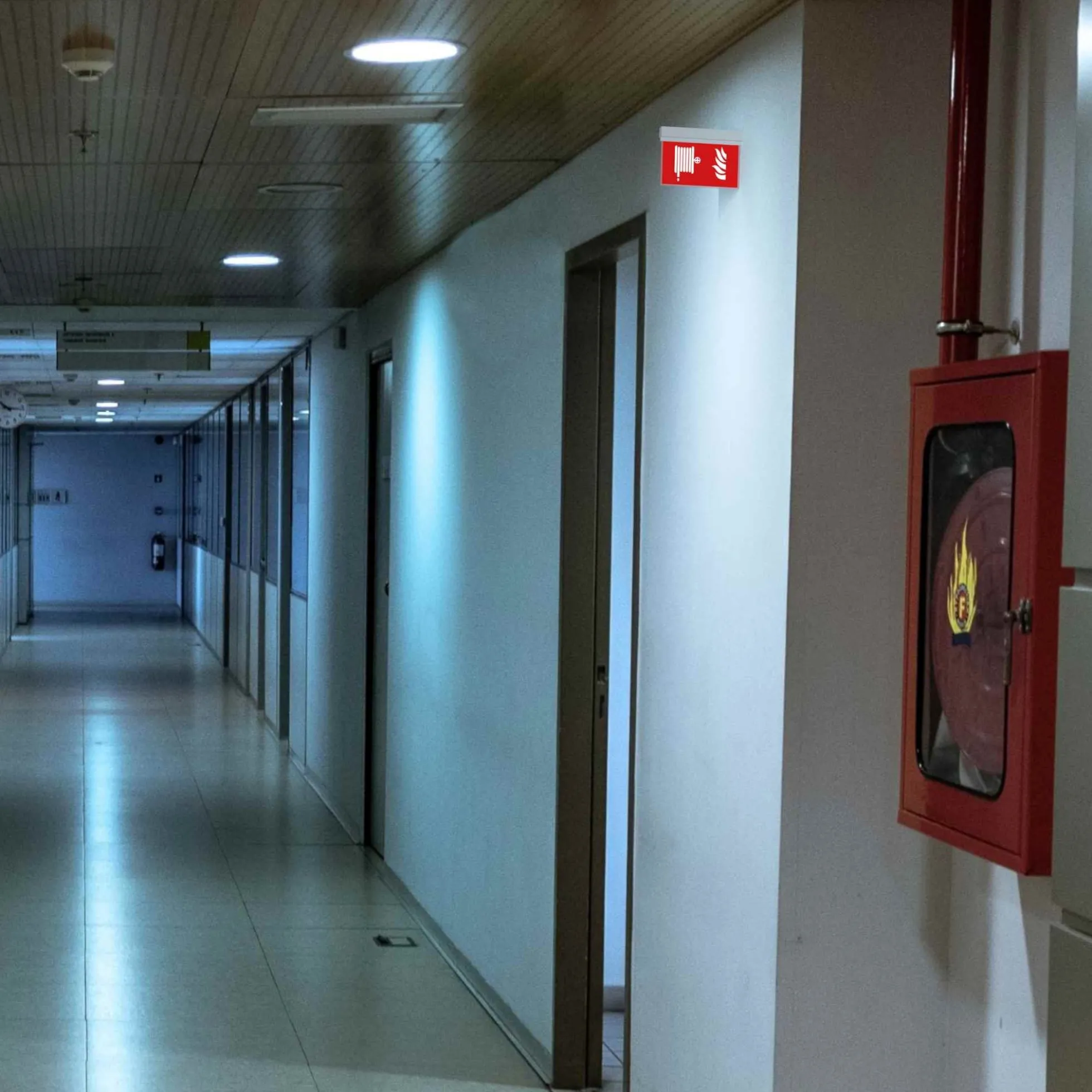 Luz de emergencia permanente con pictograma "Boca de incendio"