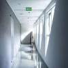 Luz de emergencia permanente con cartel autoadhesivo "Salida" - Empotrable