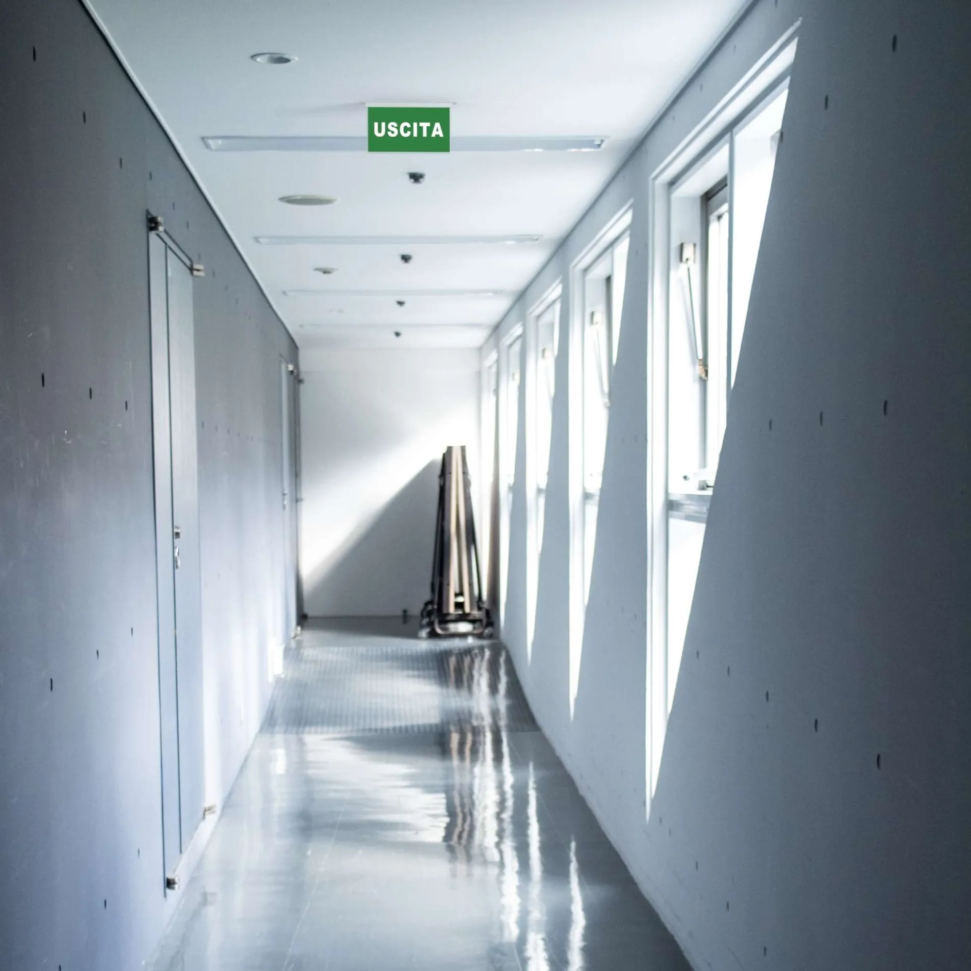 Luz de emergencia permanente con cartel autoadhesivo "Salida" - Empotrable