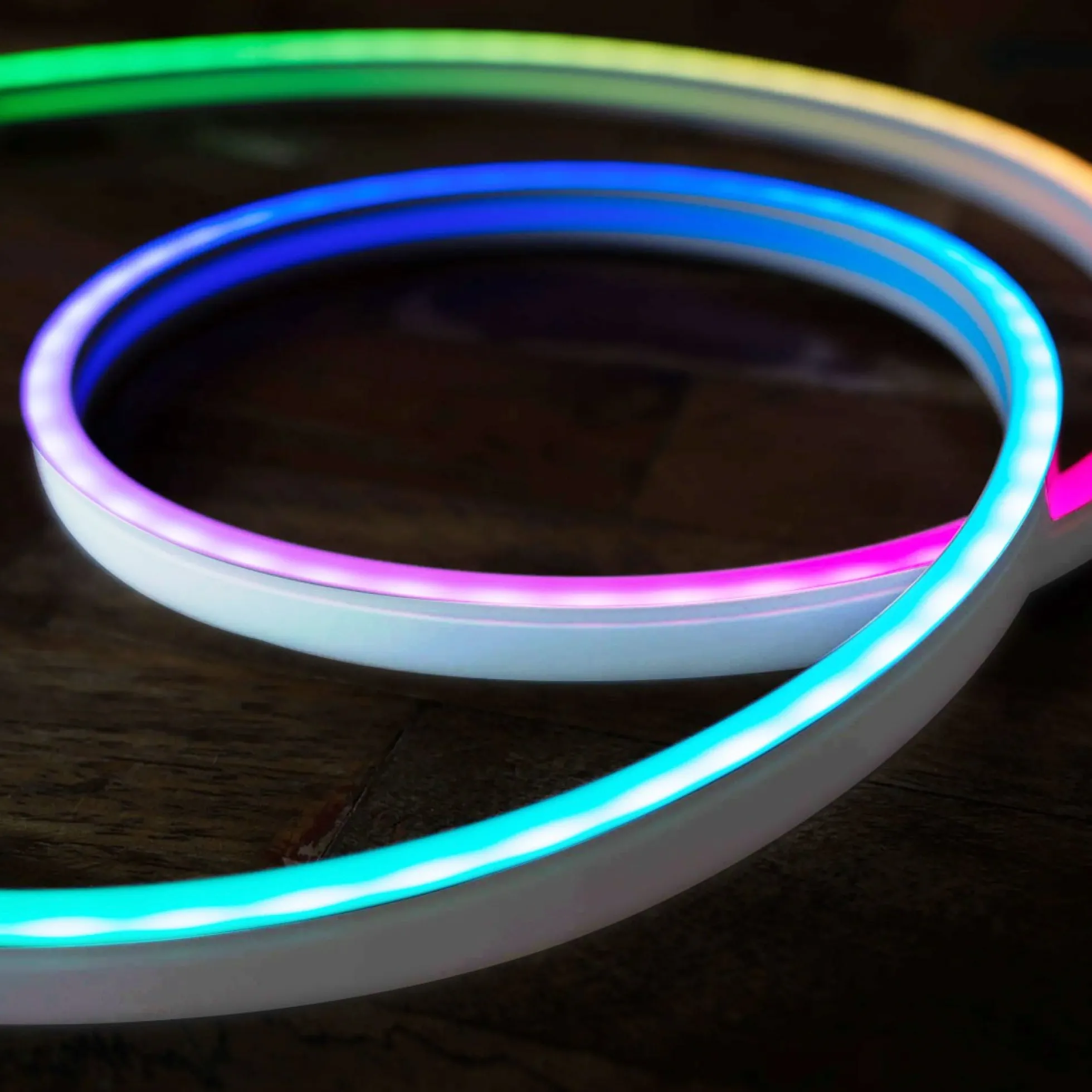 Neón LED Flexible RGB - 24V/DC 4x10mm - 5 metros - Kit completo - IP67 - 20W/m - Curvatura lateral