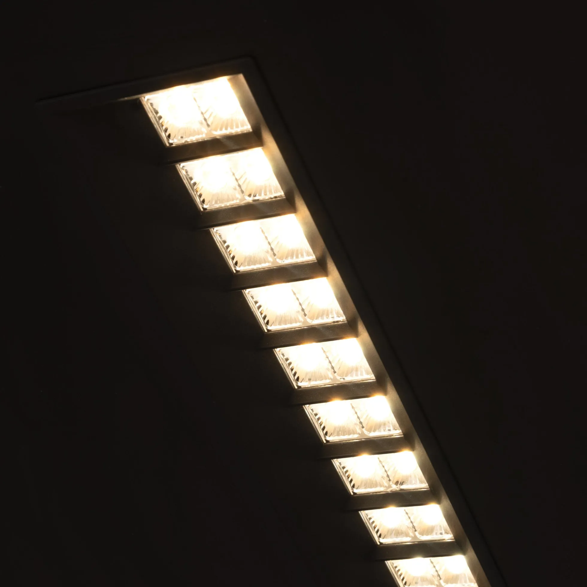 Panel LED empotrable 60x60cm - 40W - UGR18 - Driver PHILIPS - Chip OSRAM - IP40