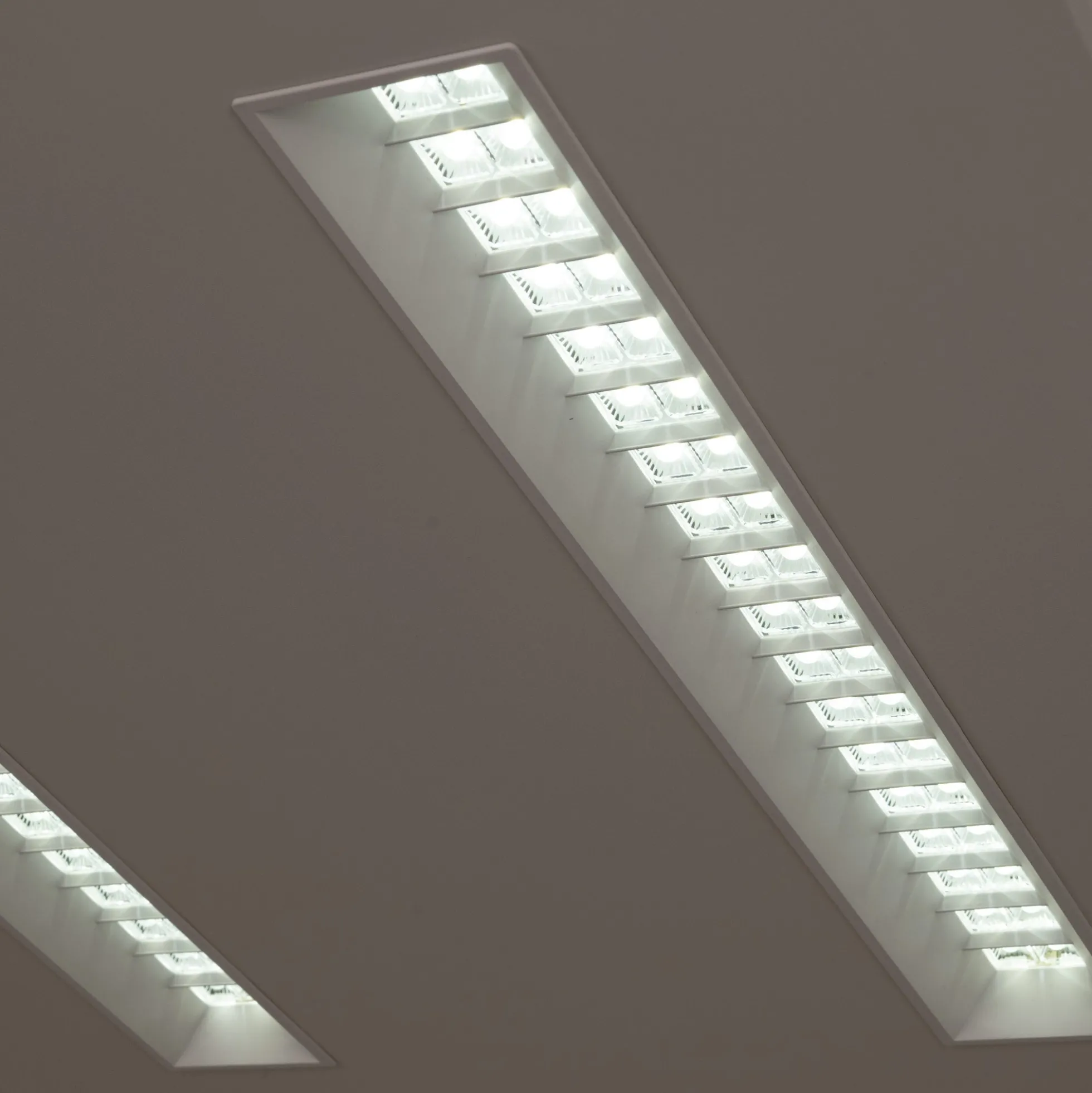 Panel LED empotrable 60x60cm - 40W - UGR18 - Driver PHILIPS - Chip OSRAM - IP40