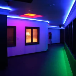 Perfil de aluminio basculante para bañador LED flexible - 1 metro
