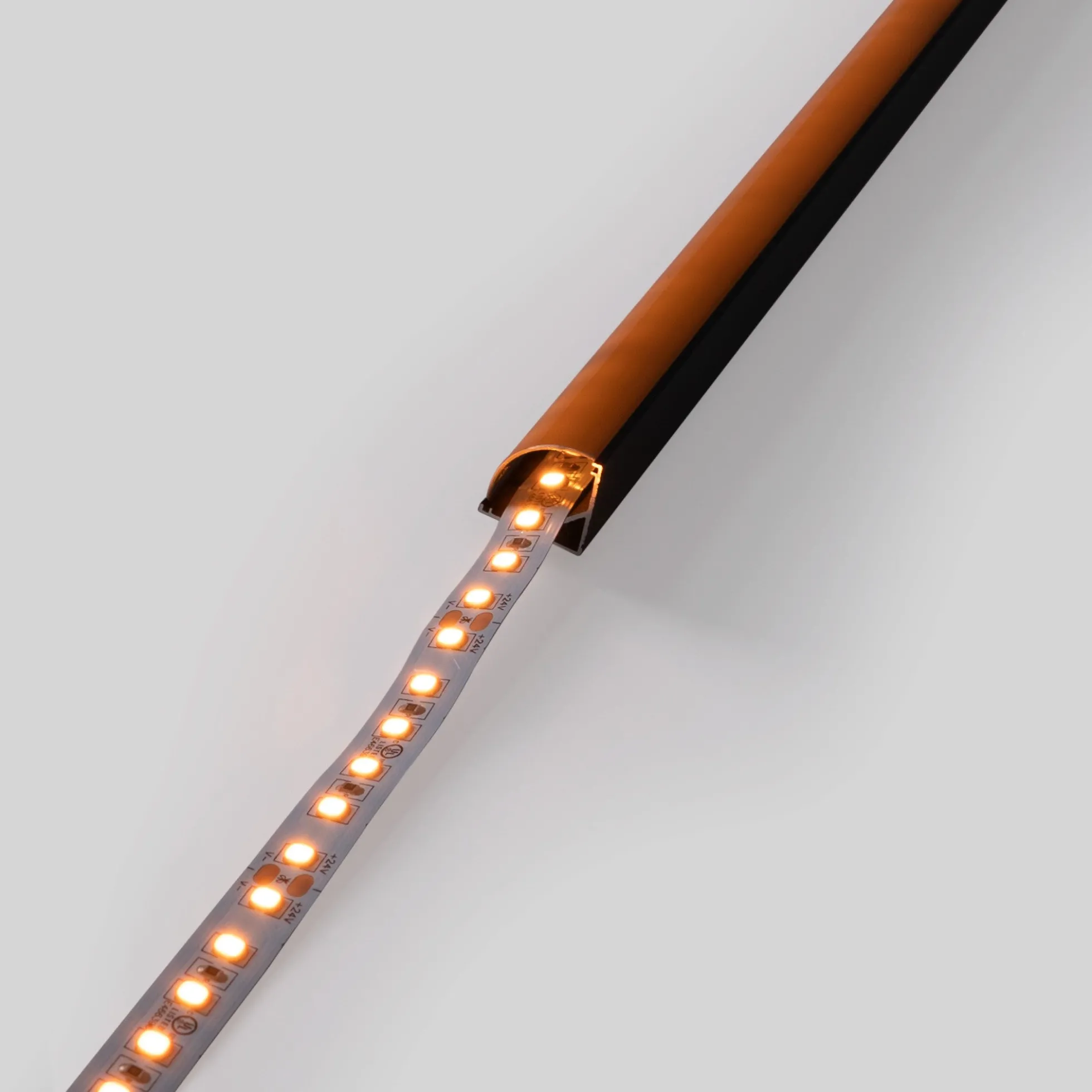 Perfil tira LED de superficie para esquinas - Con difusor - Kit completo - 15,8x15,8mm - Tira LED ≤10 mm - 1 metro