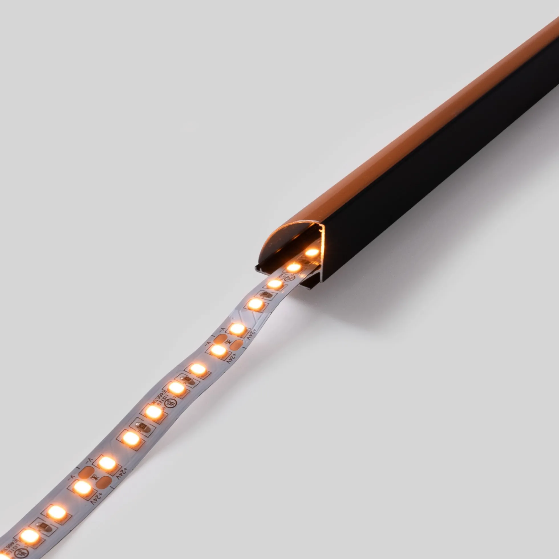 Perfil tira LED de superficie para esquinas - Con difusor - Kit completo - 20x20mm - Tira LED ≤10 mm - 1 metro