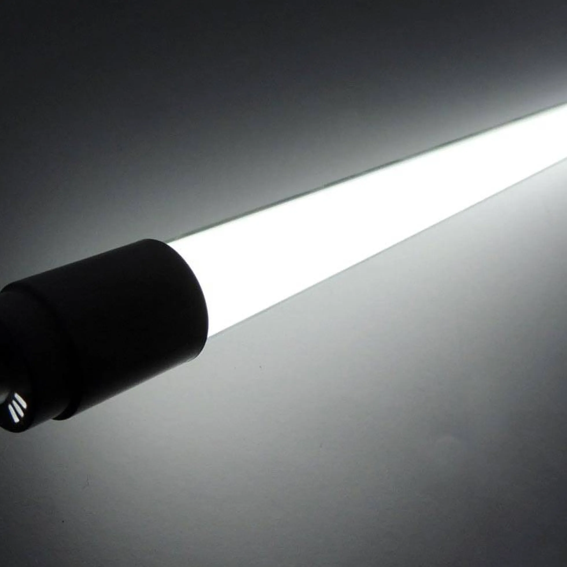 Tubo LED 60cm T8 - 9W -140lm/W - Cristal