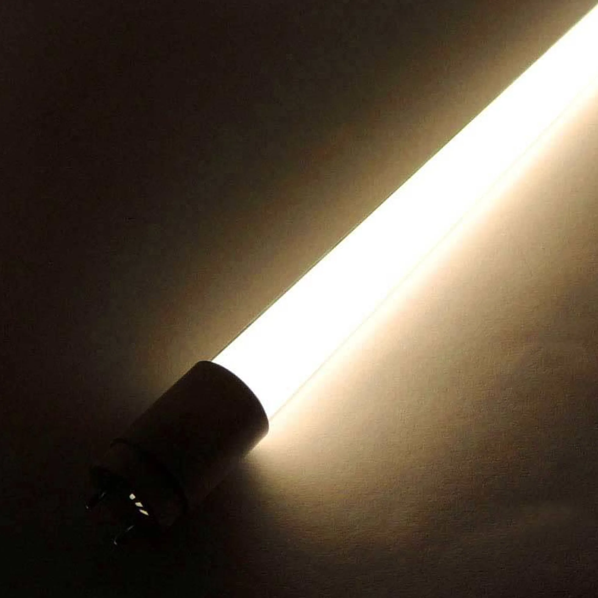 Tubo LED 60cm T8 - 9W -140lm/W - Cristal