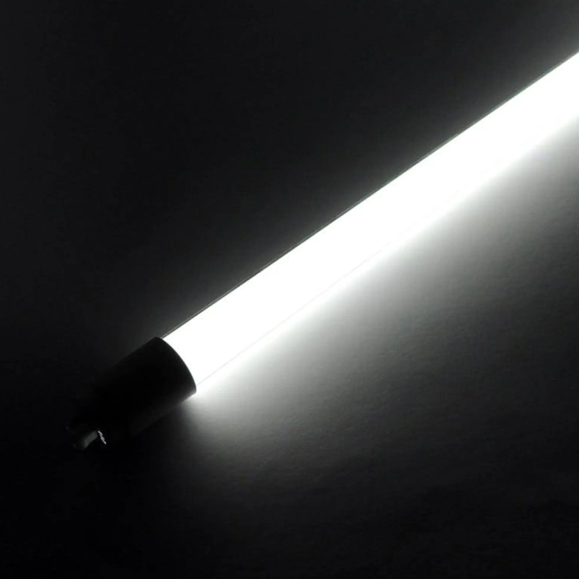 Tubo LED 90cm T8 - 14W - 140 lm/W - Cristal